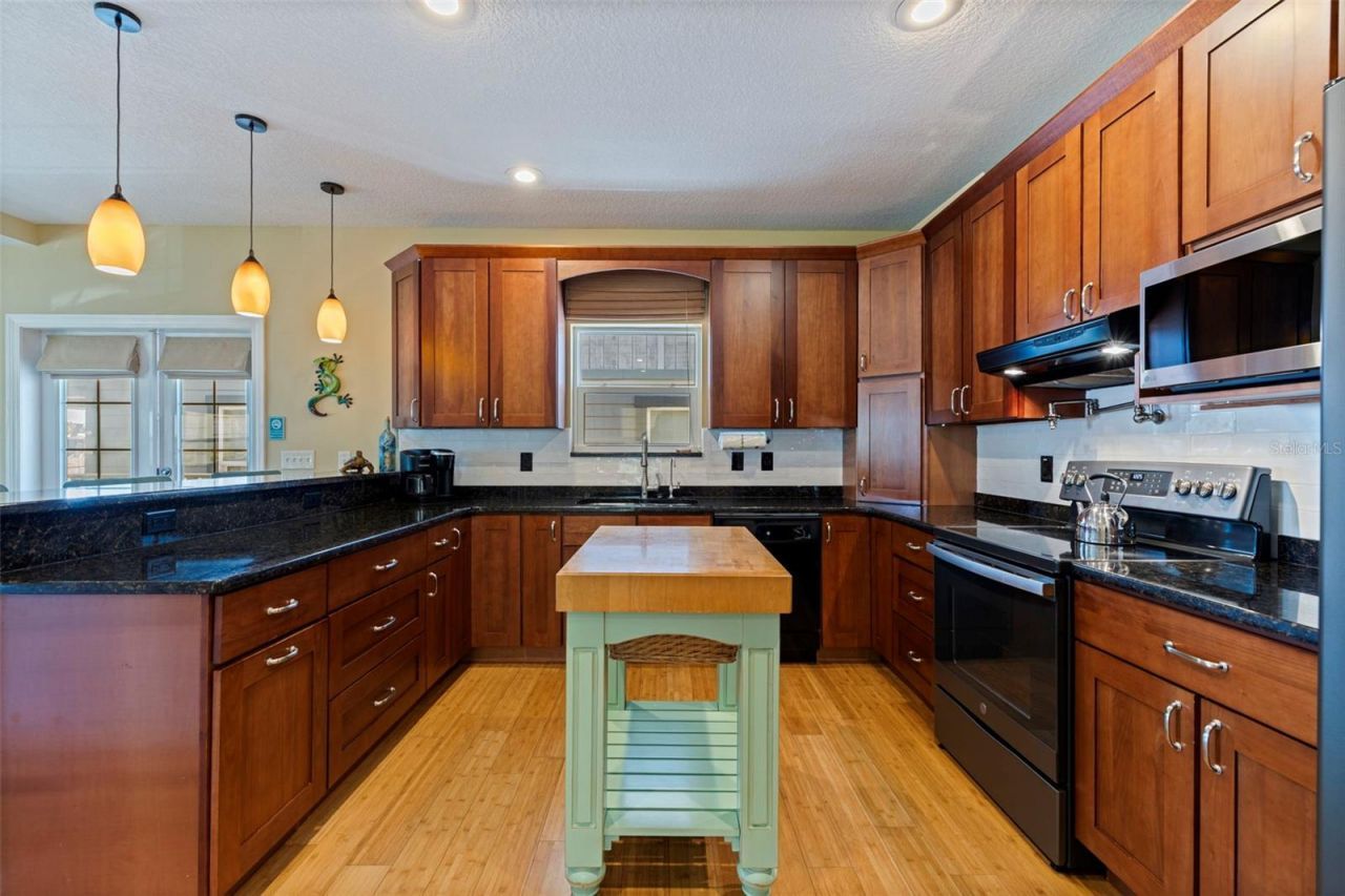 5429 Essex Avenue S, Gulfport, FL 33707 Photo