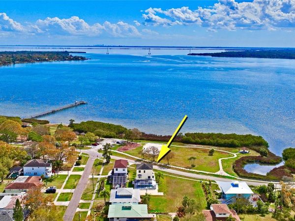 402 SHORE DRIVE W, OLDSMAR, FL 34677