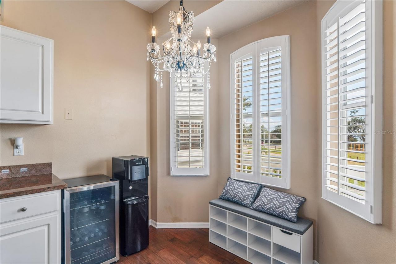402 Shore Drive W, Oldsmar, FL 34677 Photo
