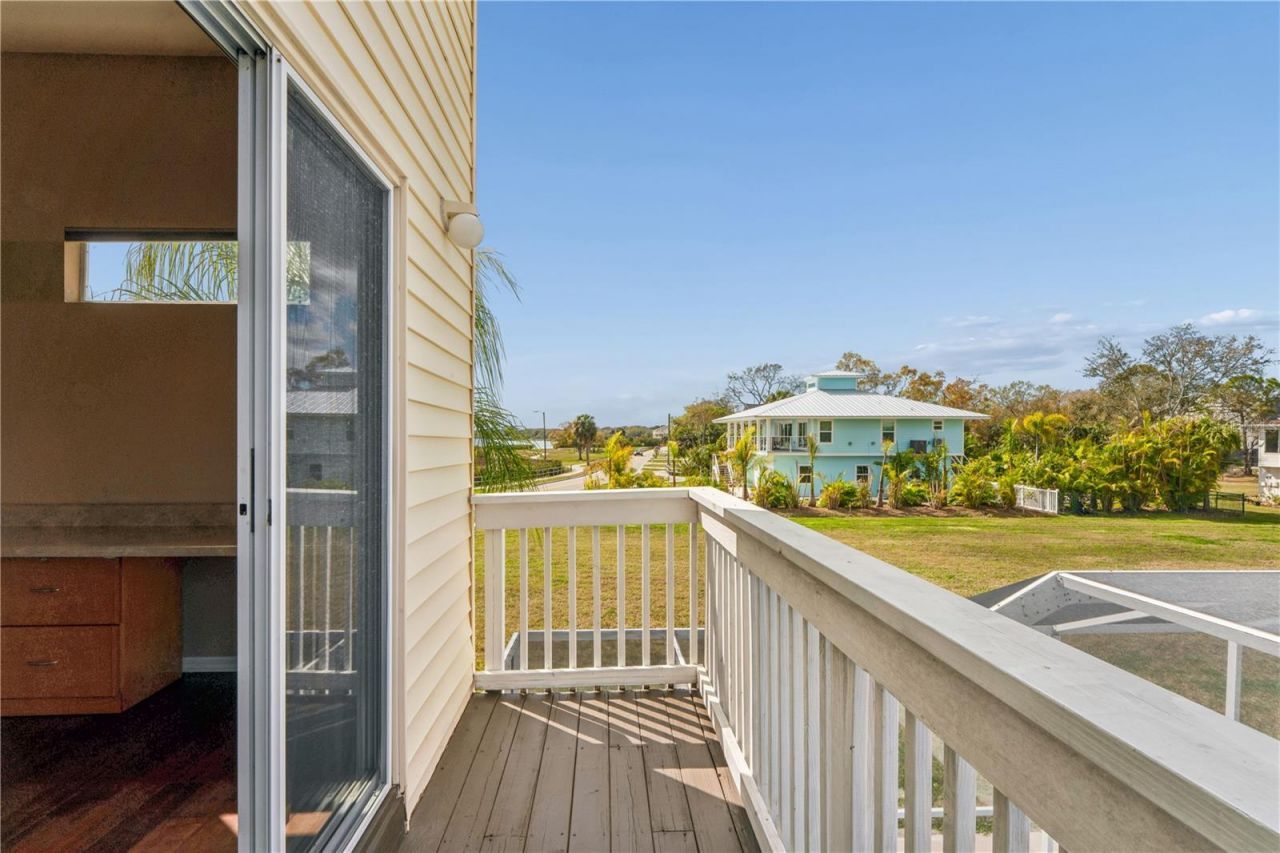 402 Shore Drive W, Oldsmar, FL 34677 Photo