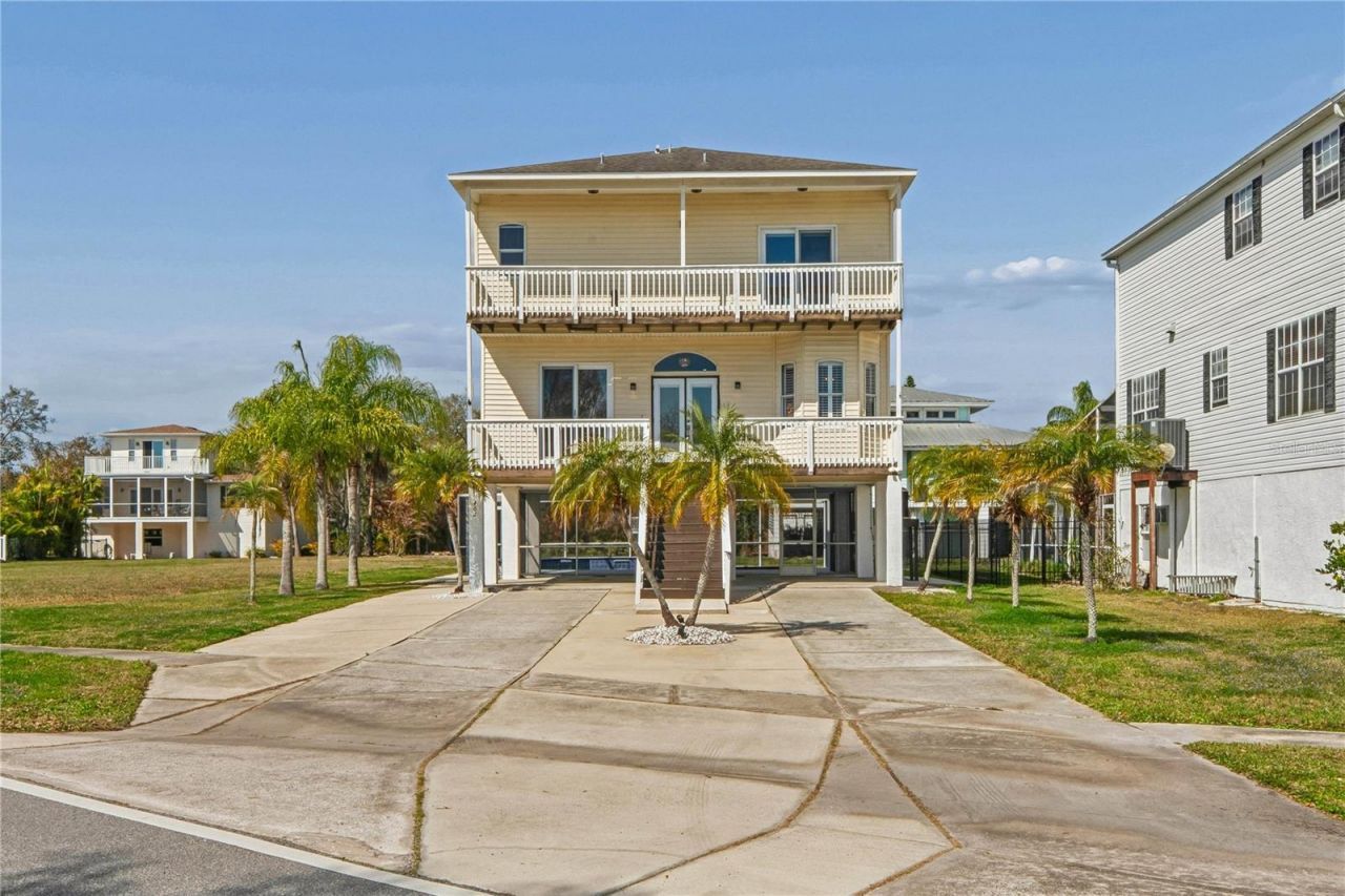 402 Shore Drive W, Oldsmar, FL 34677 Photo