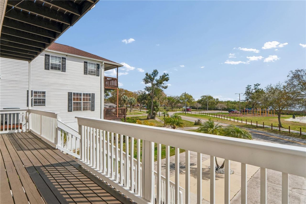 402 Shore Drive W, Oldsmar, FL 34677 Photo