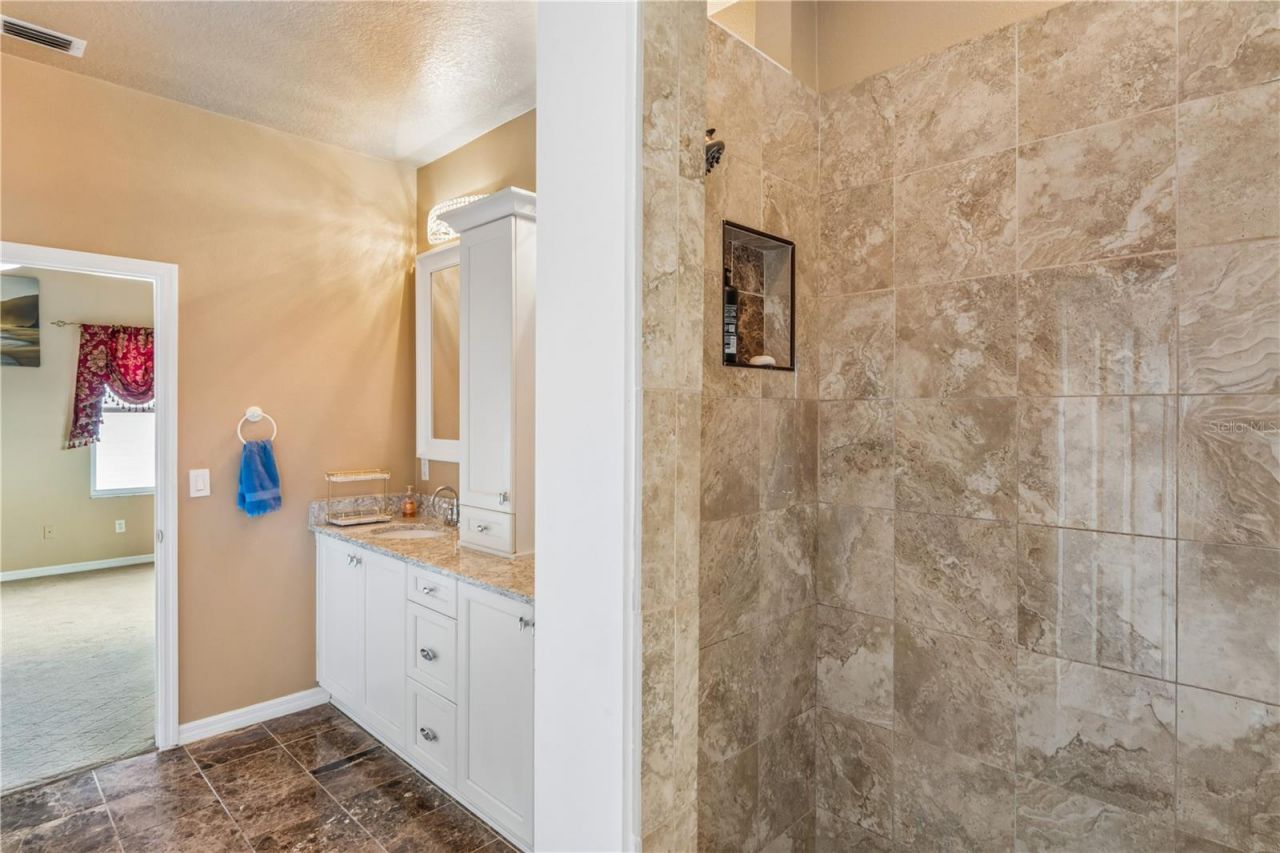 402 Shore Drive W, Oldsmar, FL 34677 Photo