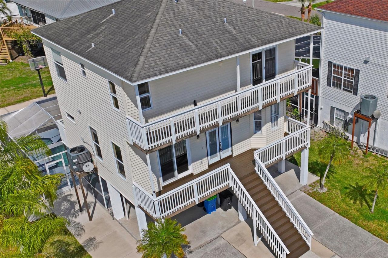 402 Shore Drive W, Oldsmar, FL 34677 Photo