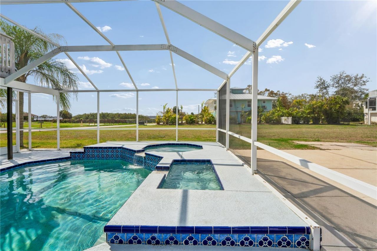 402 Shore Drive W, Oldsmar, FL 34677 Photo