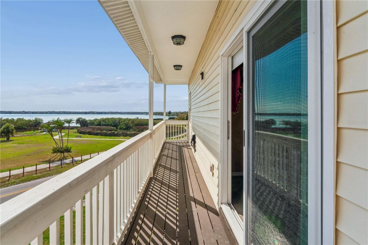402 Shore Drive W, Oldsmar, FL 34677 Photo