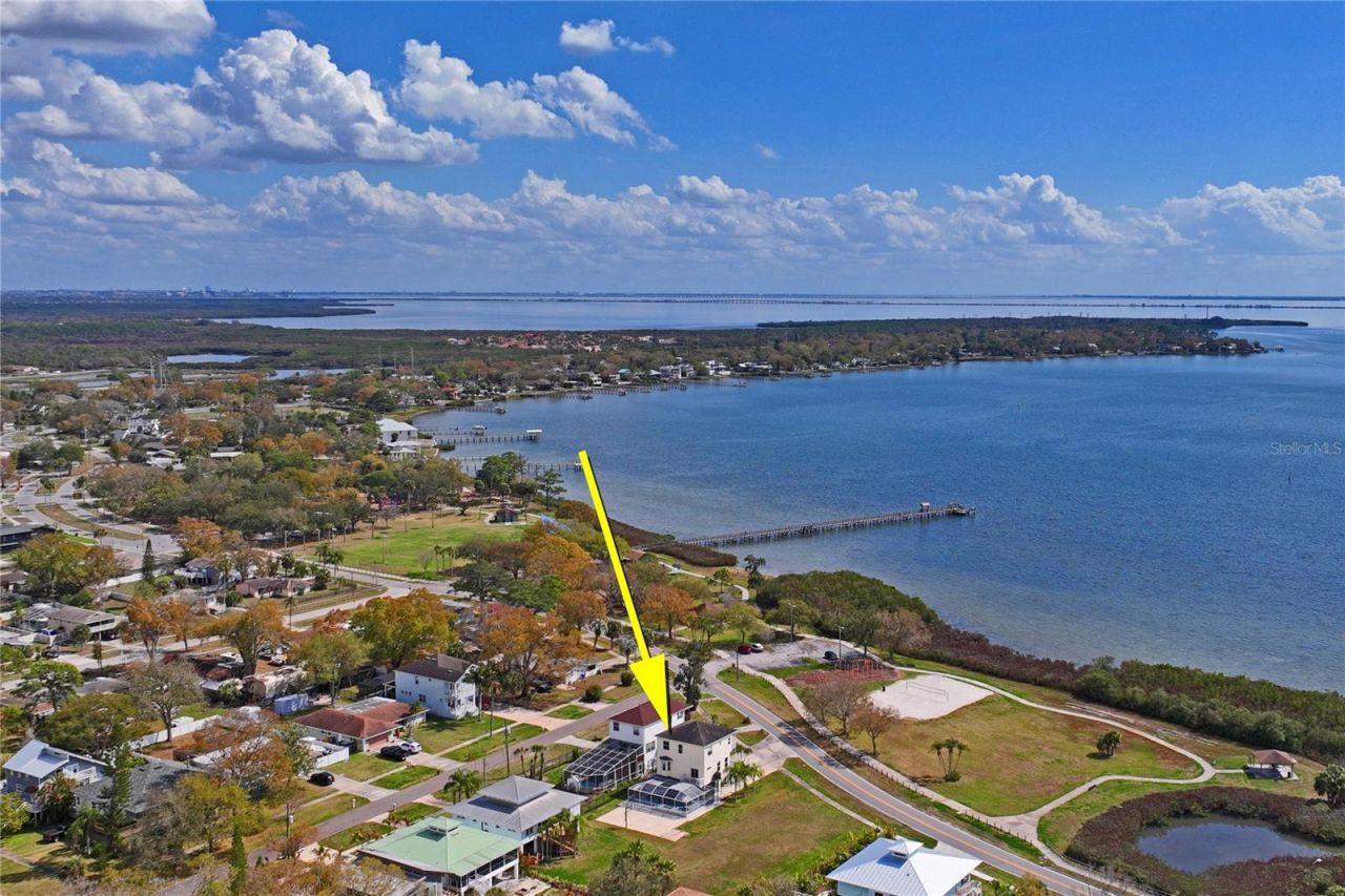 402 Shore Drive W, Oldsmar, FL 34677 Photo
