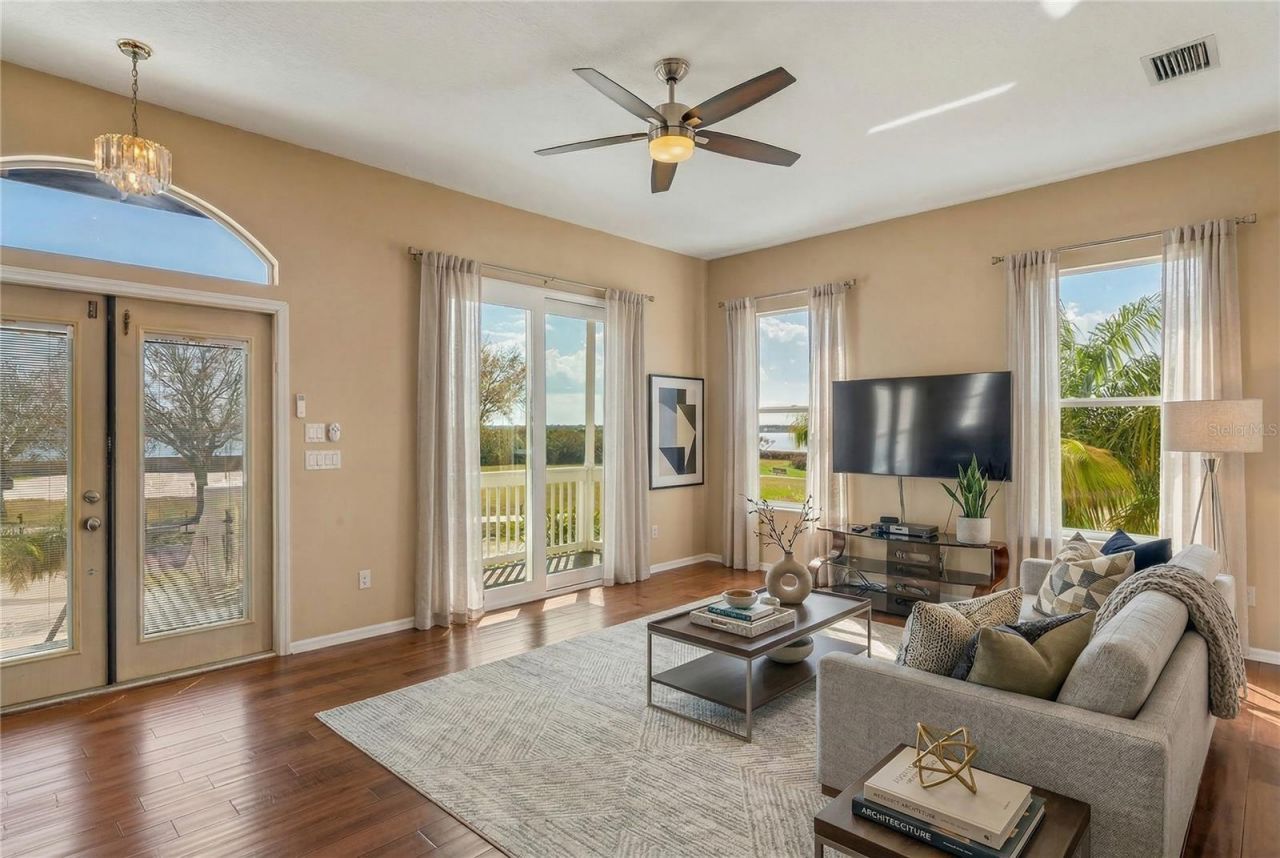 402 Shore Drive W, Oldsmar, FL 34677 Photo