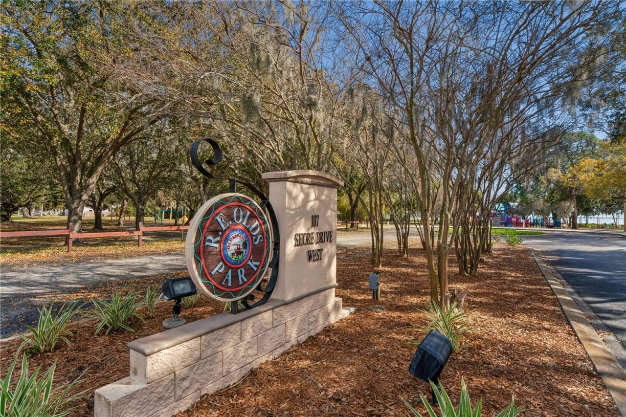 402 Shore Drive W, Oldsmar, FL 34677 Photo