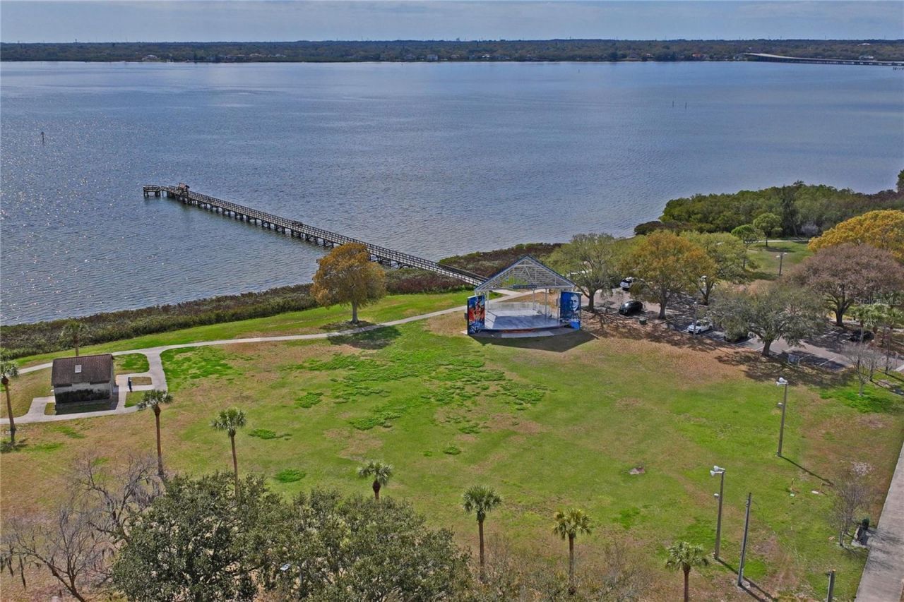 402 Shore Drive W, Oldsmar, FL 34677 Photo