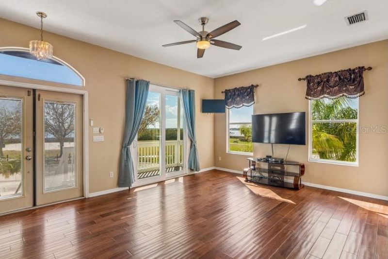 402 Shore Drive W, Oldsmar, FL 34677 Photo