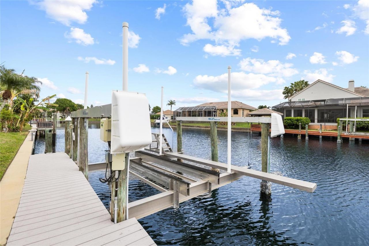 9810 Compass Point Way, Tampa, FL 33615 Photo