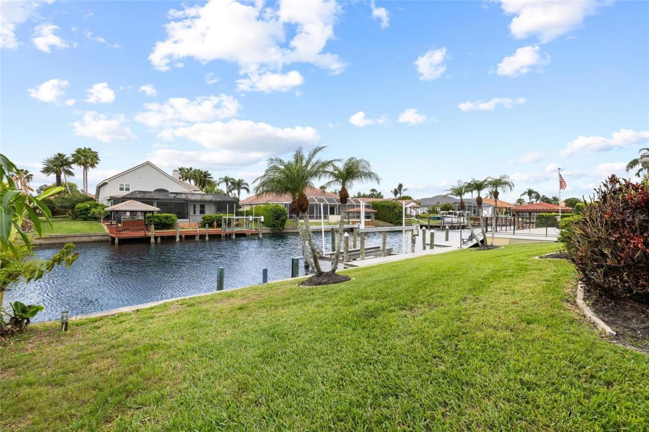 9810 Compass Point Way, Tampa, FL 33615 Photo