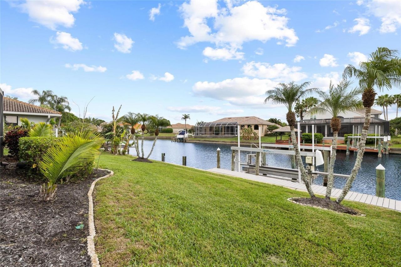 9810 Compass Point Way, Tampa, FL 33615 Photo