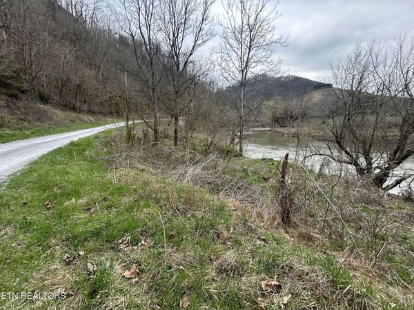Mulberry Gap Rd, Sneedville, TN 37869