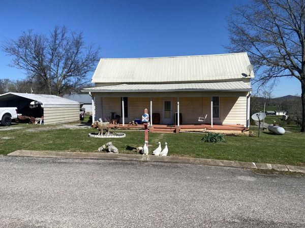 107 Twin Oaks Dr, Bell Buckle, TN 37020