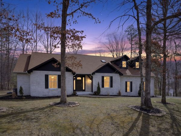204 Meadowview Dr, Crossville, TN 38558
