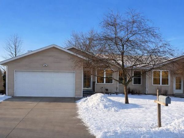 1107 E Adams St, Washington, IA 52353