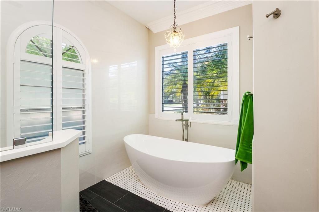 11723 Longshore Way E, Naples, FL 34119 Photo