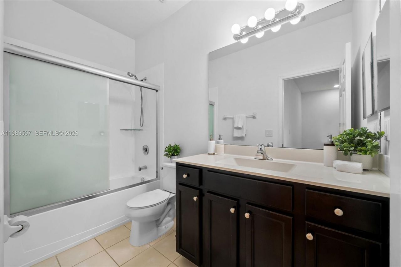 9380 W 33rd Ln , Hialeah, FL 33018 Photo