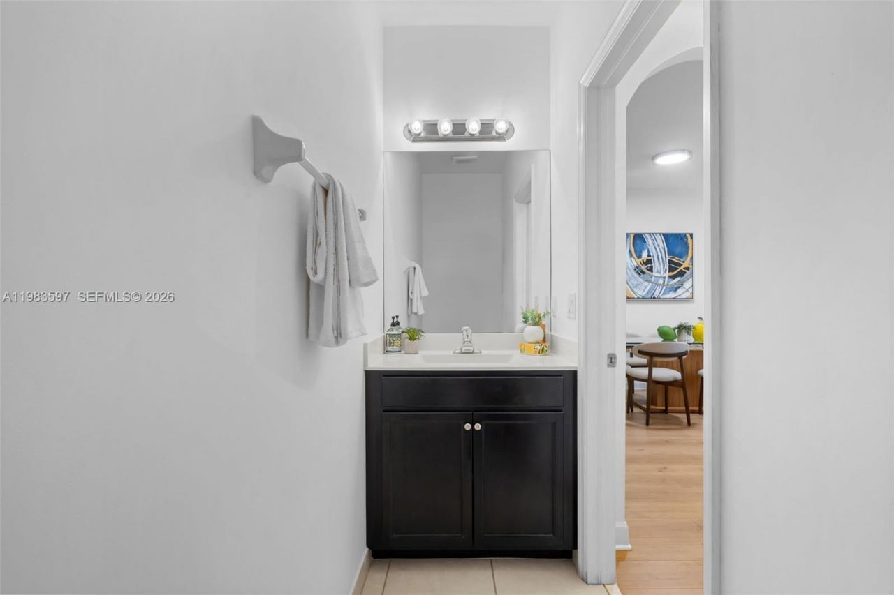 9380 W 33rd Ln , Hialeah, FL 33018 Photo