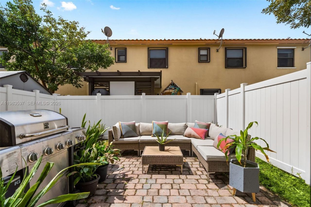 9380 W 33rd Ln , Hialeah, FL 33018 Photo