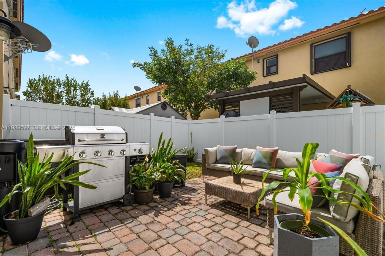 9380 W 33rd Ln , Hialeah, FL 33018 Photo