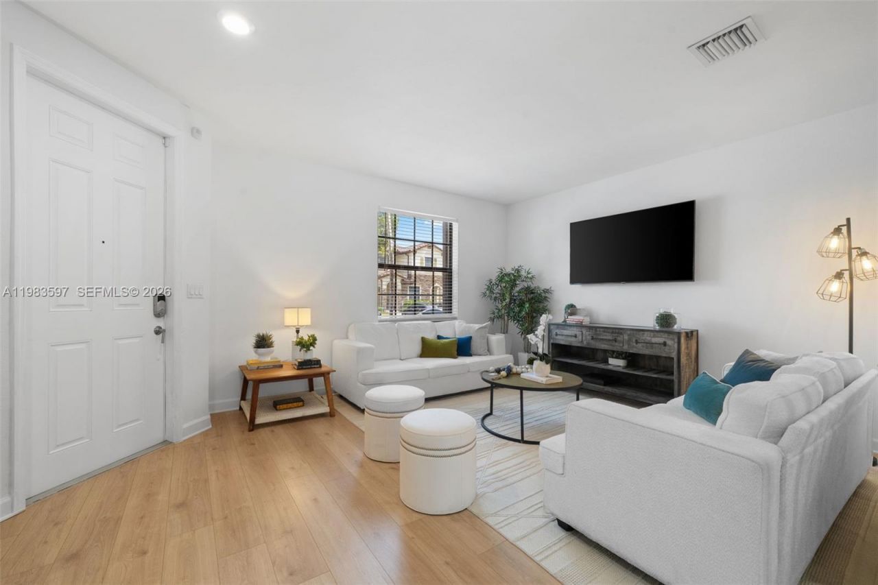 9380 W 33rd Ln , Hialeah, FL 33018 Photo