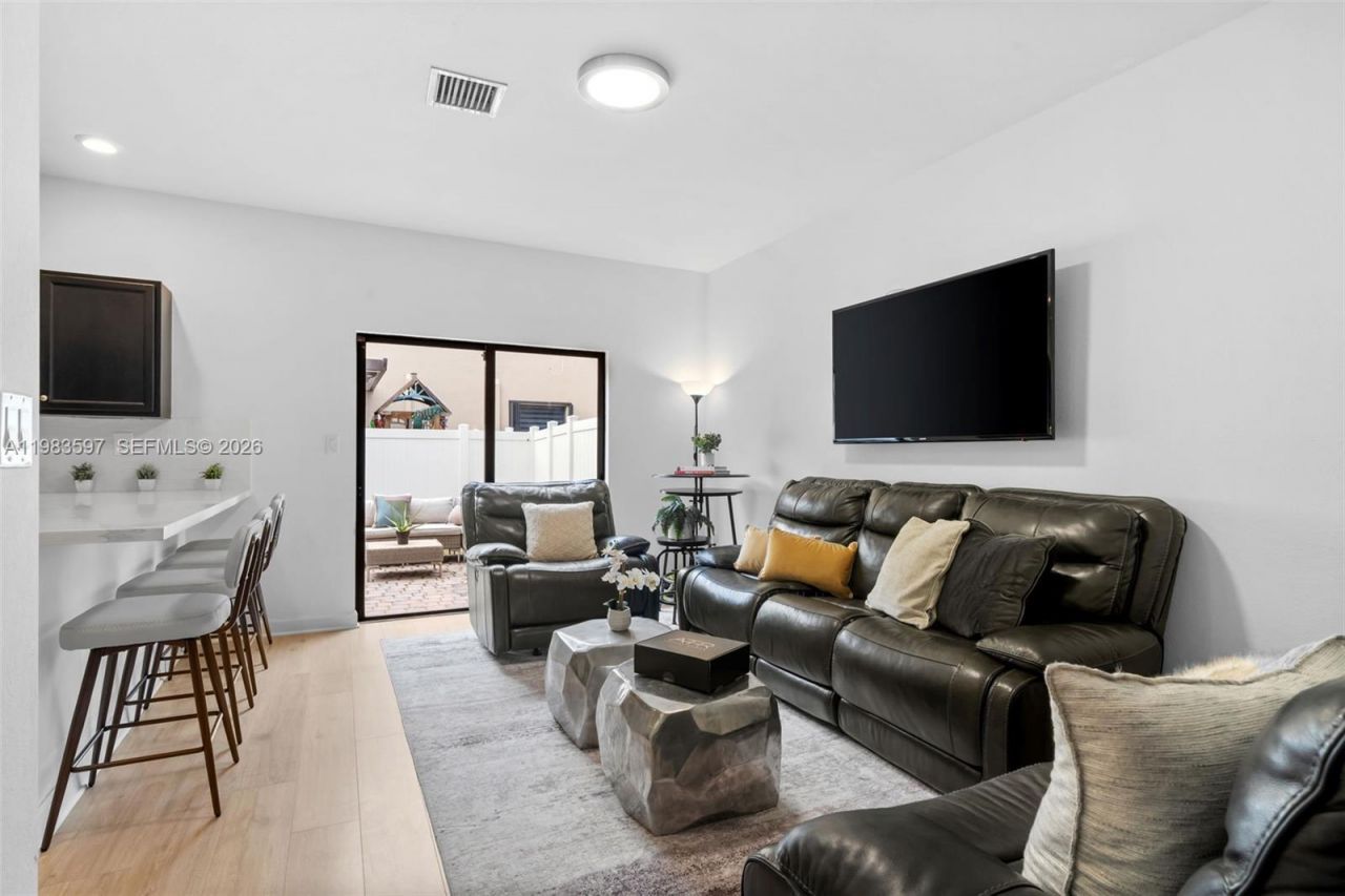 9380 W 33rd Ln , Hialeah, FL 33018 Photo