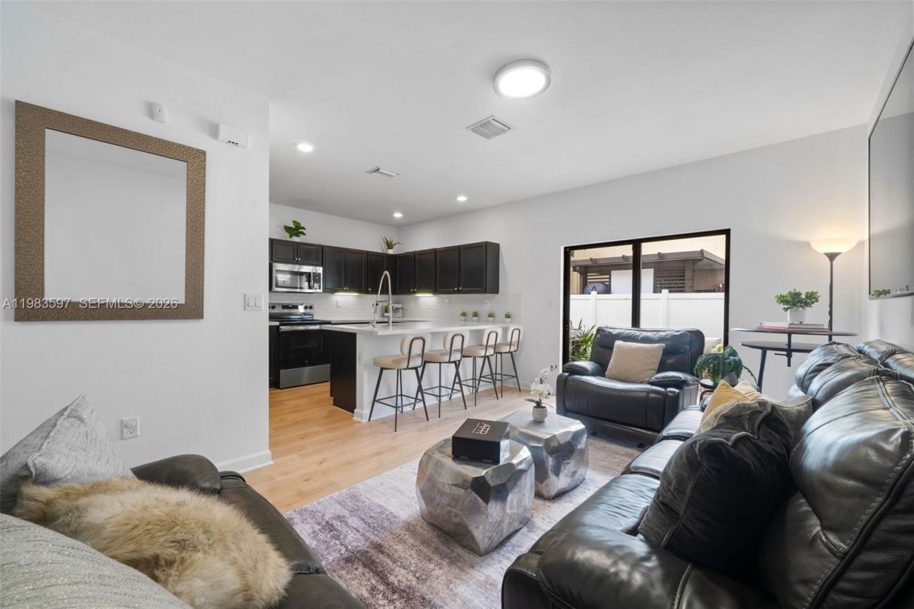 9380 W 33rd Ln , Hialeah, FL 33018 Photo