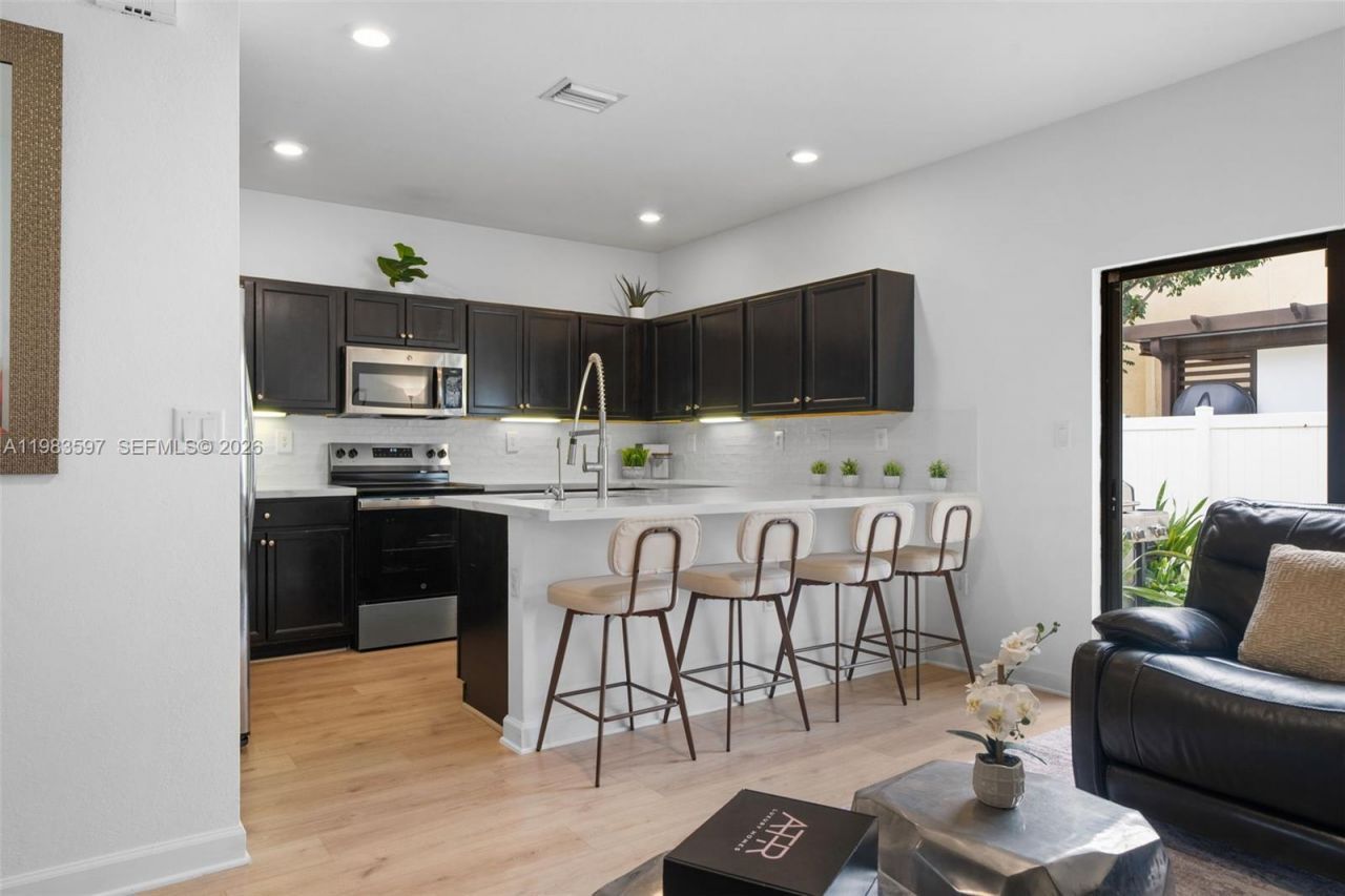 9380 W 33rd Ln , Hialeah, FL 33018 Photo