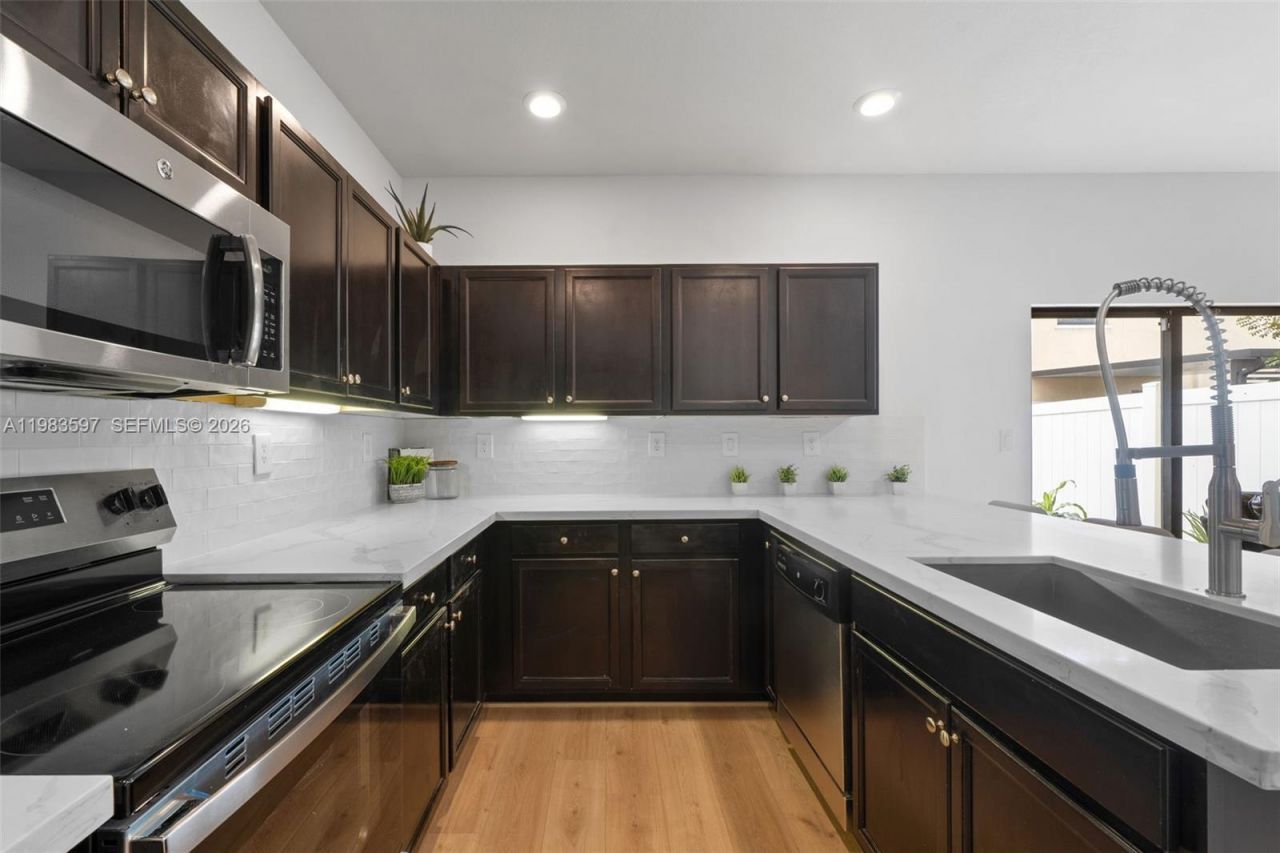 9380 W 33rd Ln , Hialeah, FL 33018 Photo