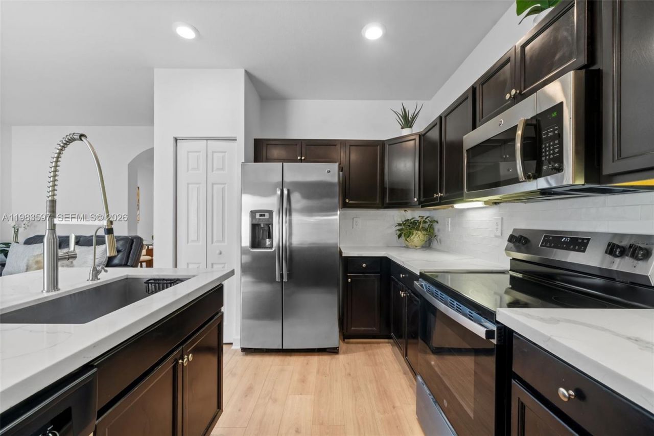 9380 W 33rd Ln , Hialeah, FL 33018 Photo