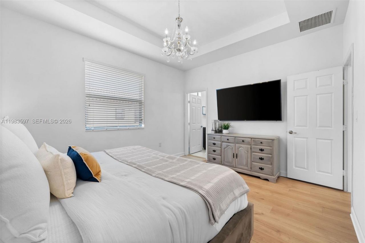 9380 W 33rd Ln , Hialeah, FL 33018 Photo