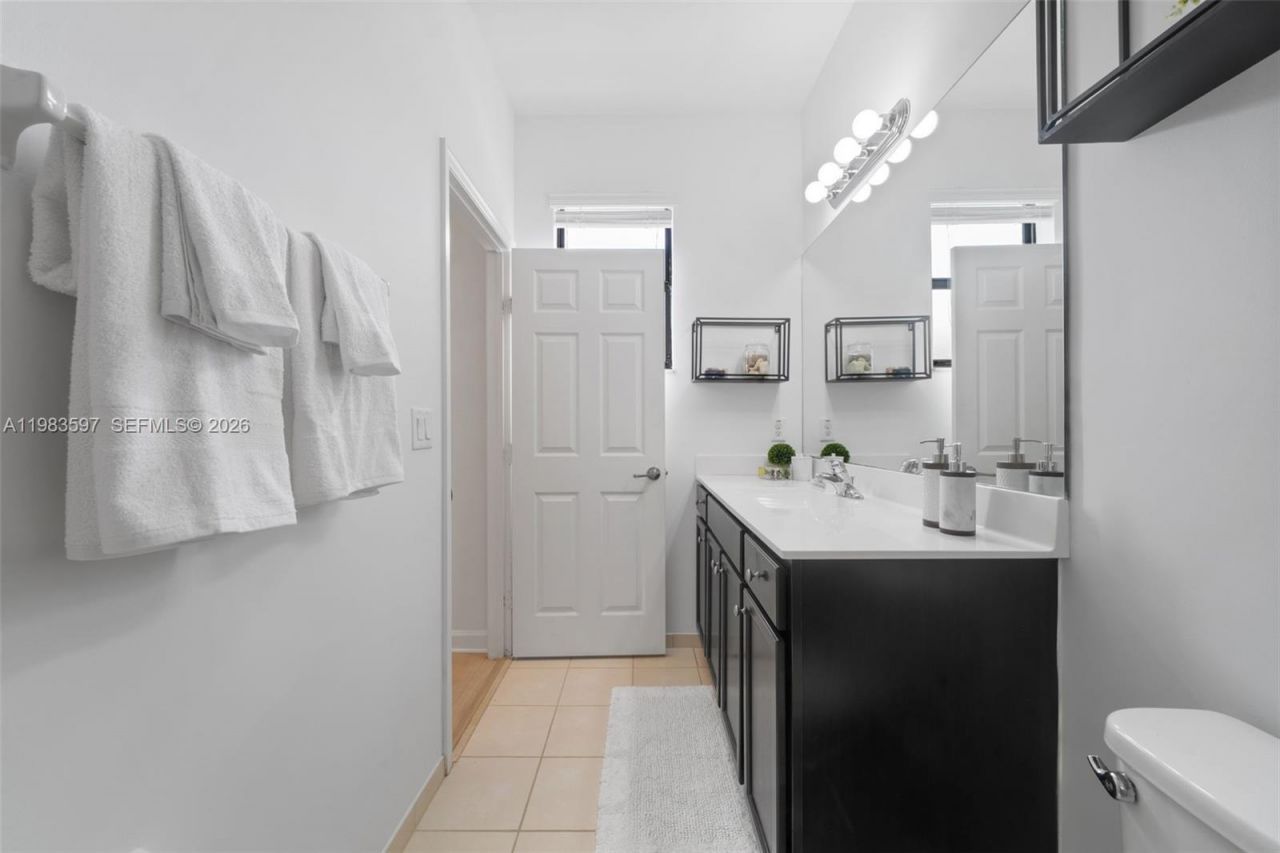 9380 W 33rd Ln , Hialeah, FL 33018 Photo