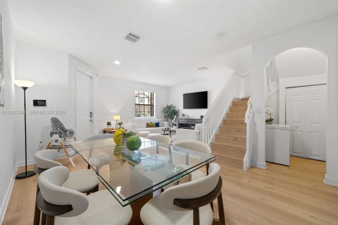 9380 W 33rd Ln , Hialeah, FL 33018 Photo