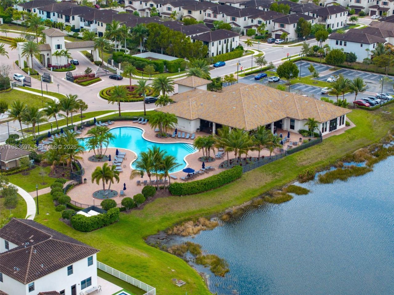 9380 W 33rd Ln , Hialeah, FL 33018 Photo