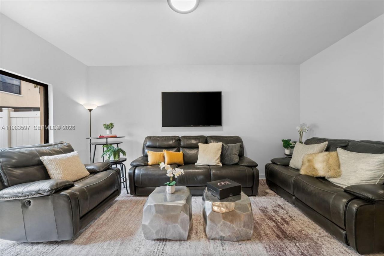 9380 W 33rd Ln , Hialeah, FL 33018 Photo