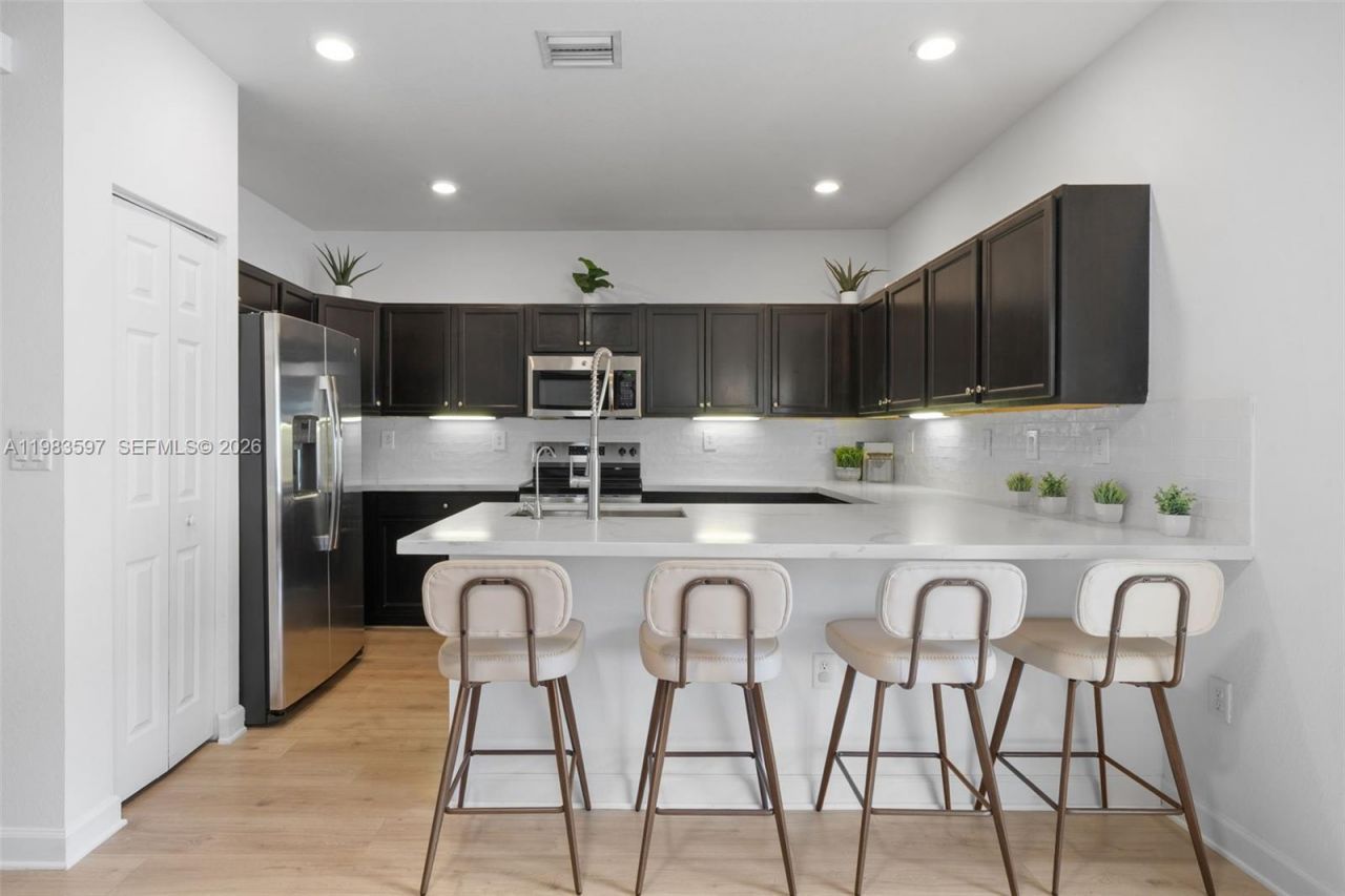 9380 W 33rd Ln , Hialeah, FL 33018 Photo