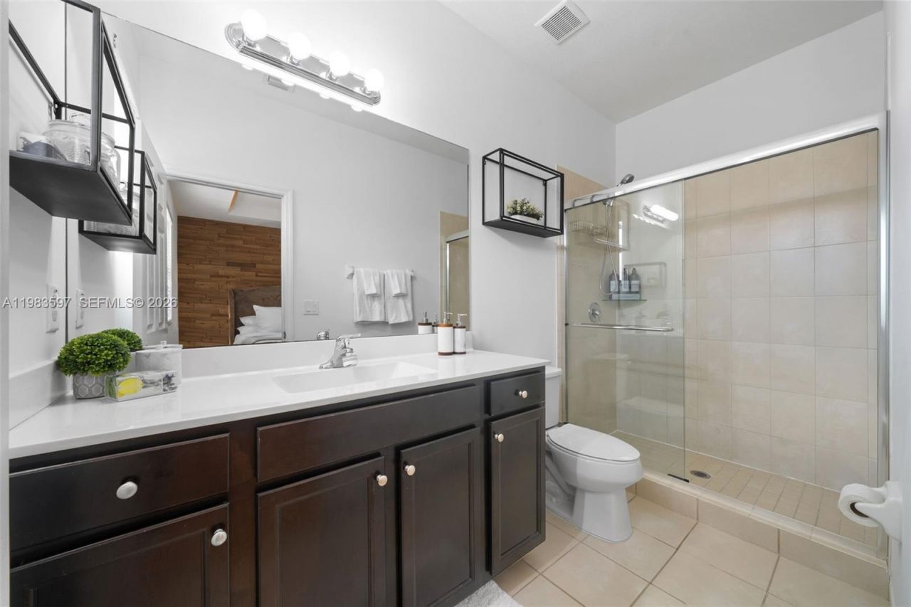 9380 W 33rd Ln , Hialeah, FL 33018 Photo