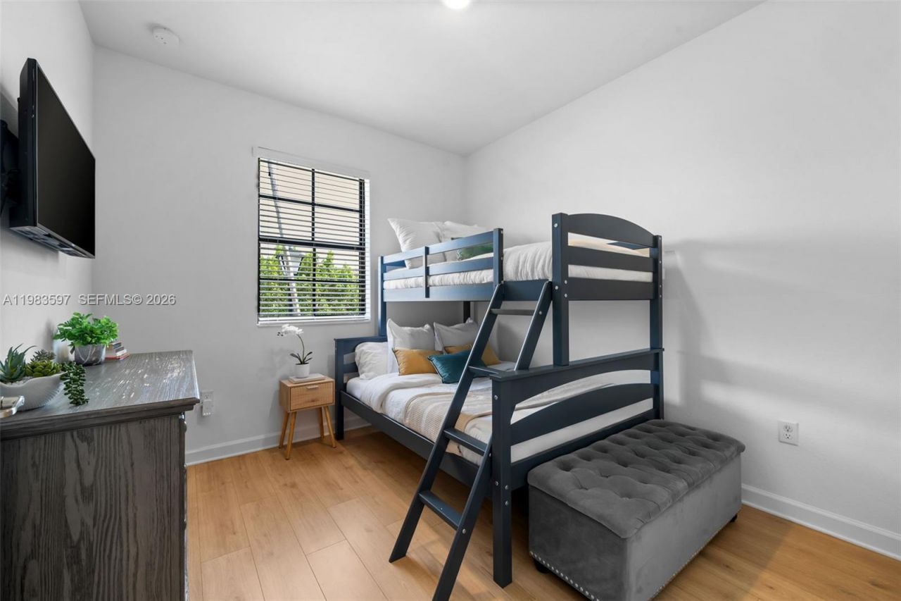 9380 W 33rd Ln , Hialeah, FL 33018 Photo