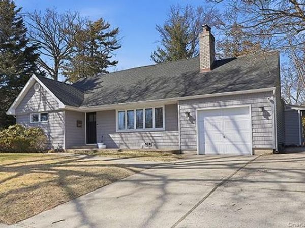 2171 Seneca Drive S, Merrick, NY 11566