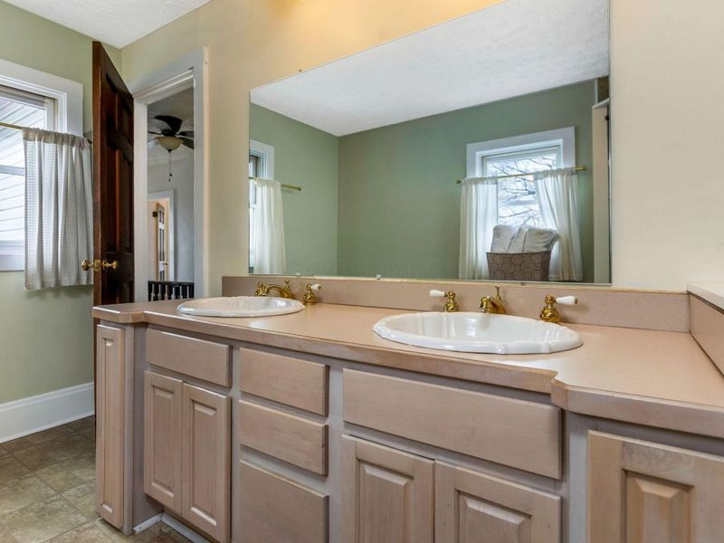 290 N Liberty Street , Delaware, OH 43015 Photo 31