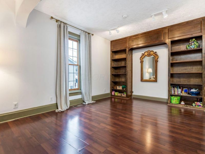 290 N Liberty Street , Delaware, OH 43015 Photo 9