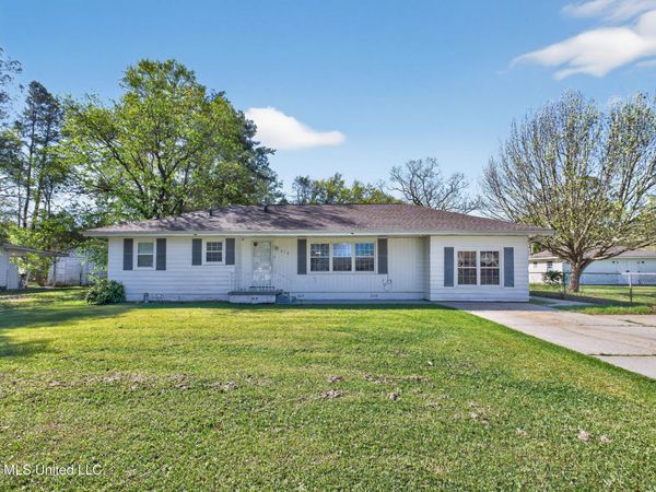 910 E Sycamore Road, Picayune, MS 39466
