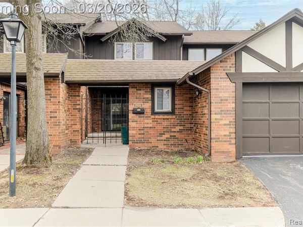 29332 Wellington Road W, Southfield, MI 48034