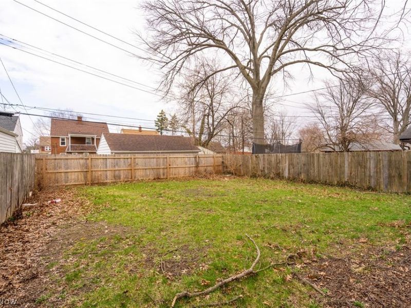 2422 North Avenue, Parma, OH 44134 Photo 4