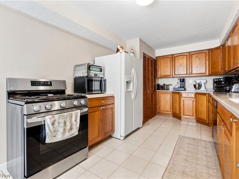 6040 Reynolds Road, Mentor on the Lake, OH 44060 Photo 12