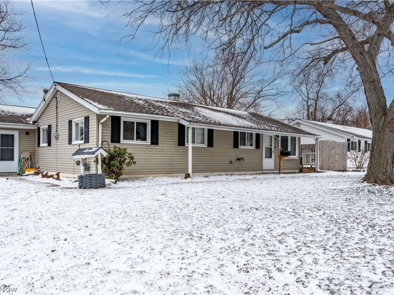 6040 Reynolds Road, Mentor on the Lake, OH 44060 Photo 2