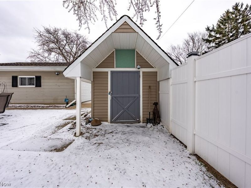 6040 Reynolds Road, Mentor on the Lake, OH 44060 Photo 22